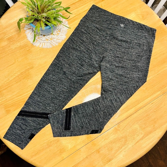 Calvin Klein yoga pants - Picture 2 of 6